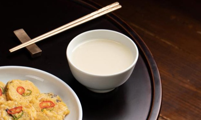 A warm and familiar feeling: drinking makgeolli in Korea