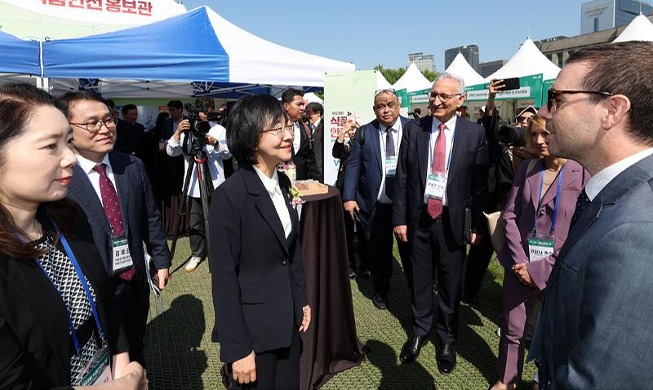 Booths at Seoul Plaza promote food safety